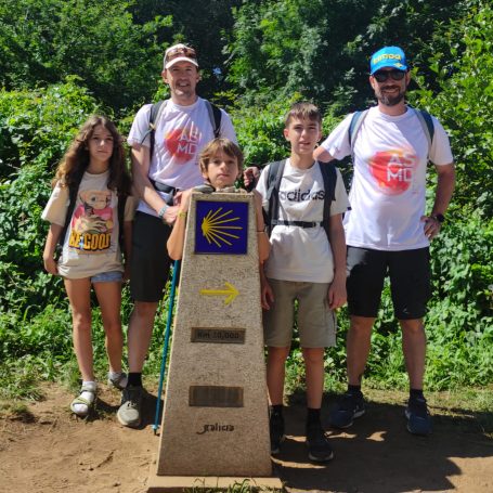 Socios de ASMD realizan el camino de Santiago para dar visibilidad